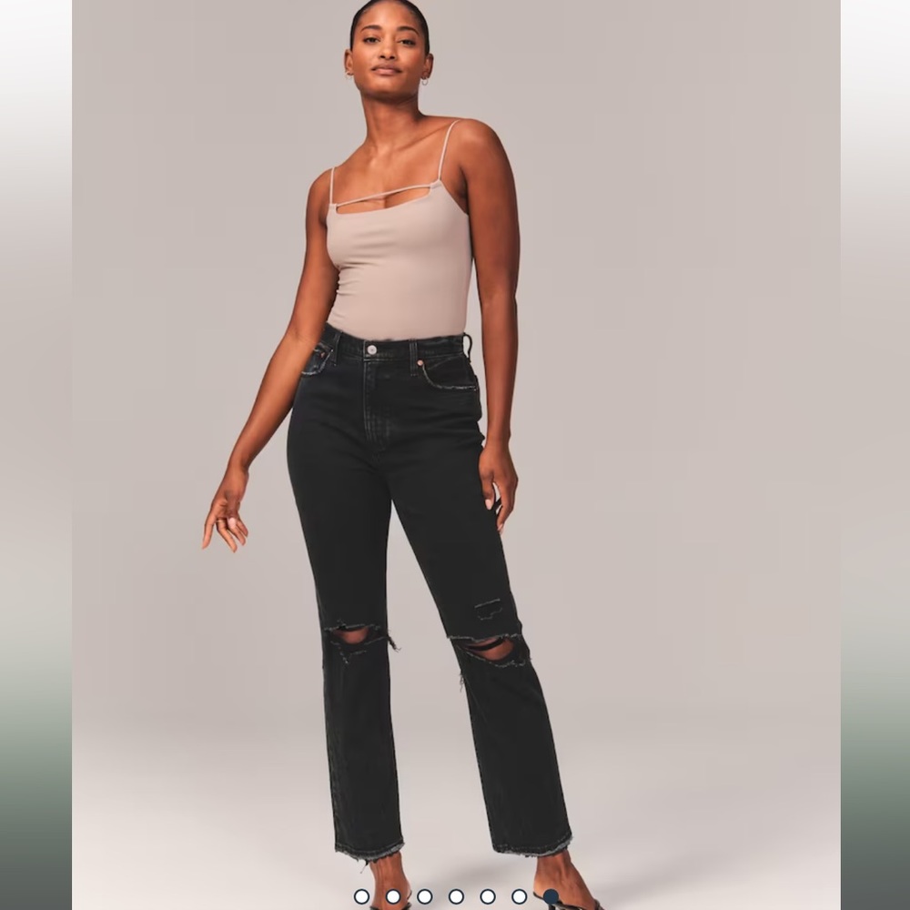 ABERCROMBIE & FITCH CURVE LOVE HIGH RISE MOM JEANS